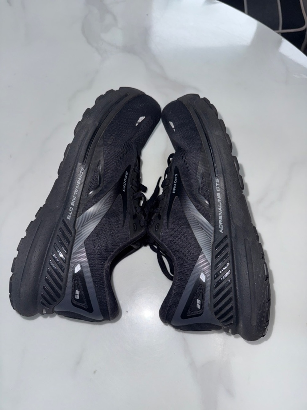 Brooks men’s Black Athletic Running Shoes - Picture 8 of 9